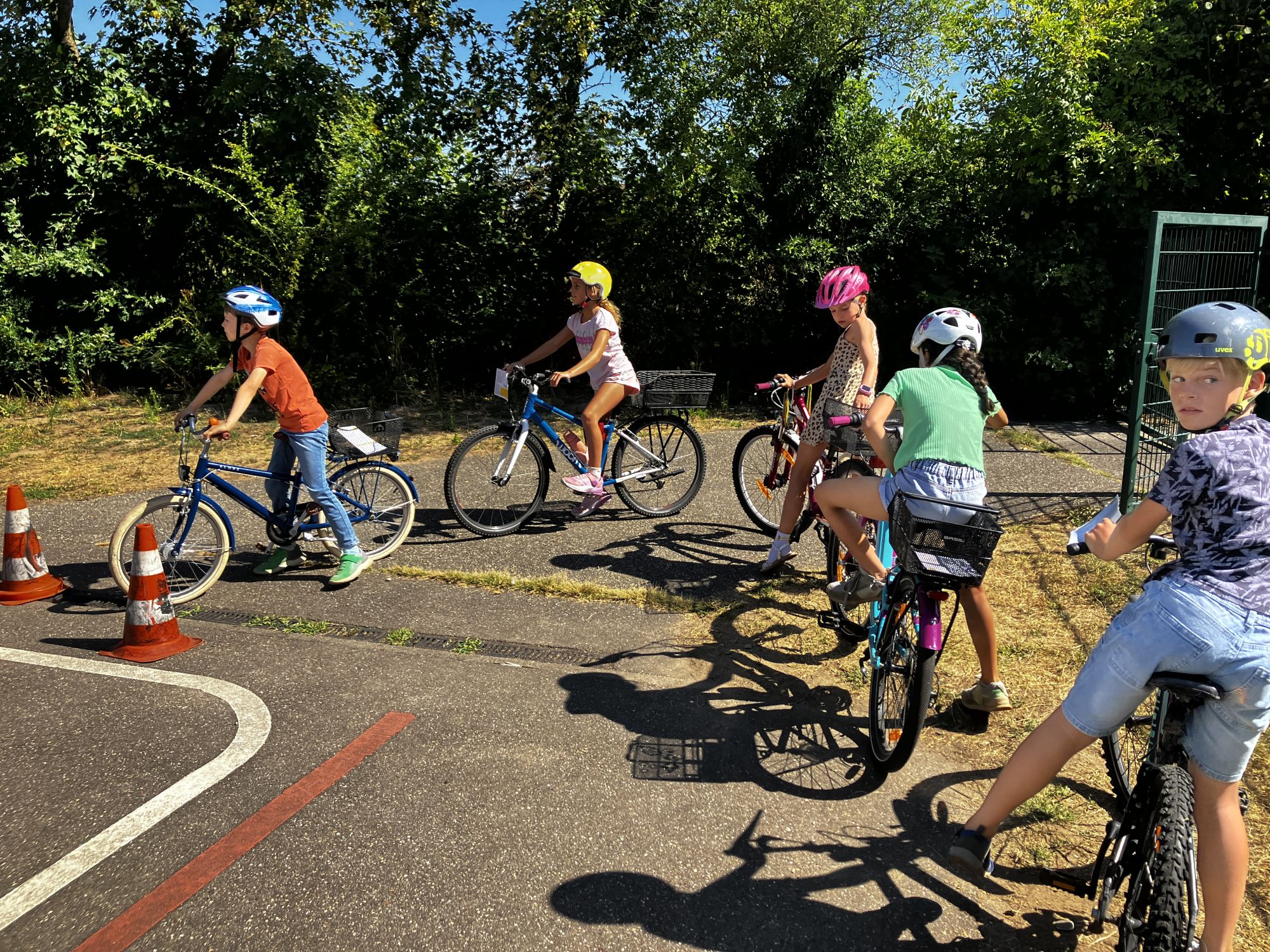 ADAC-Fahrradturnier der Dritt- und Viertklässler - Bild 01