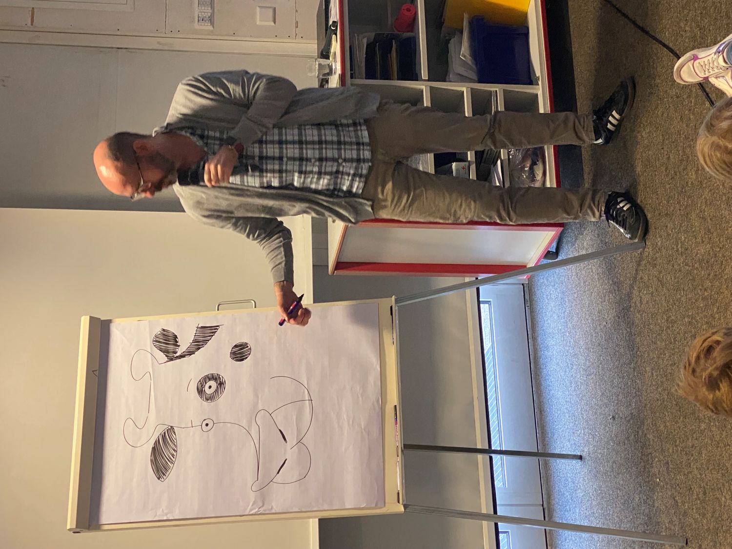 Autor Alexander Steffensmeier besucht mit „Lieselotte“ die AKS
 - Bild 03