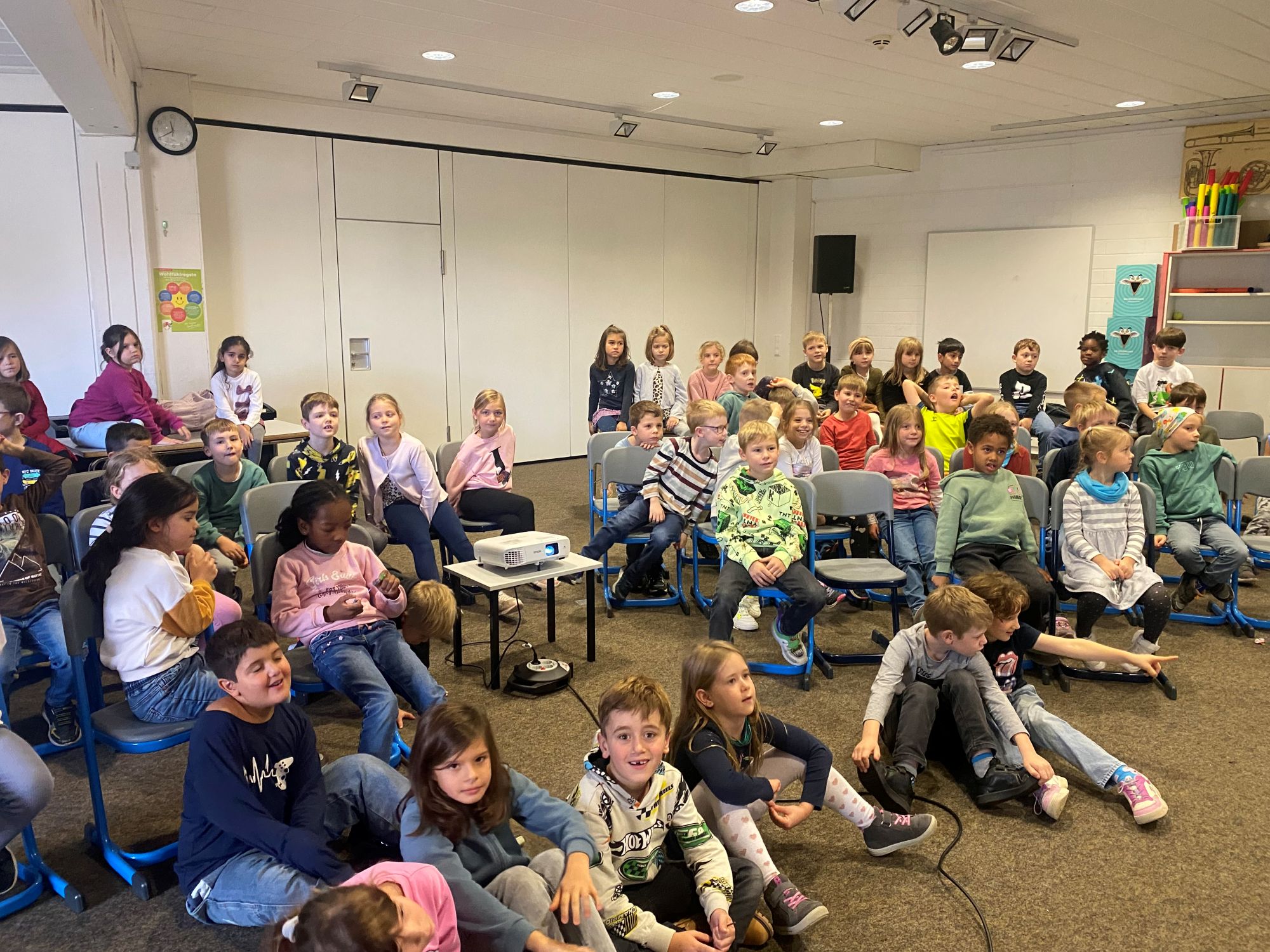 Autor Alexander Steffensmeier besucht mit „Lieselotte“ die AKS
 - Bild 05