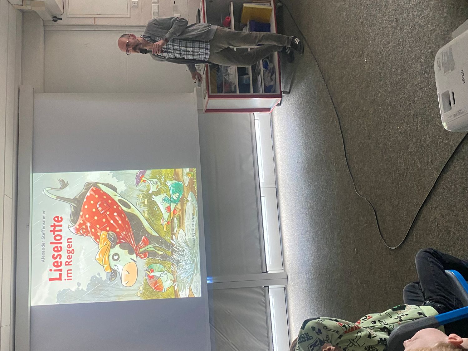 Autor Alexander Steffensmeier besucht mit „Lieselotte“ die AKS
 - Bild 07