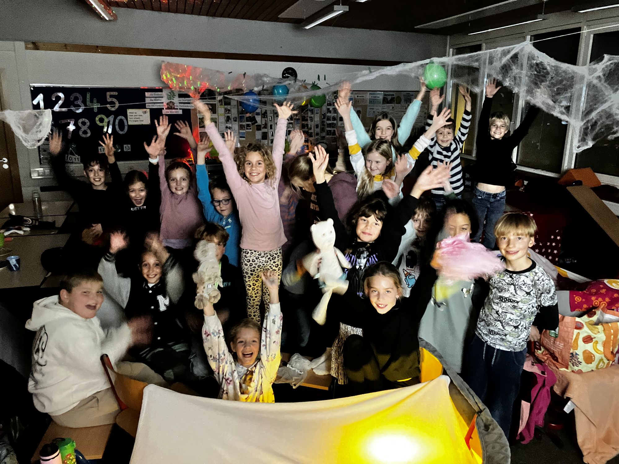 Radionacht der Klasse 3c: „Grölen in Höhlen“
