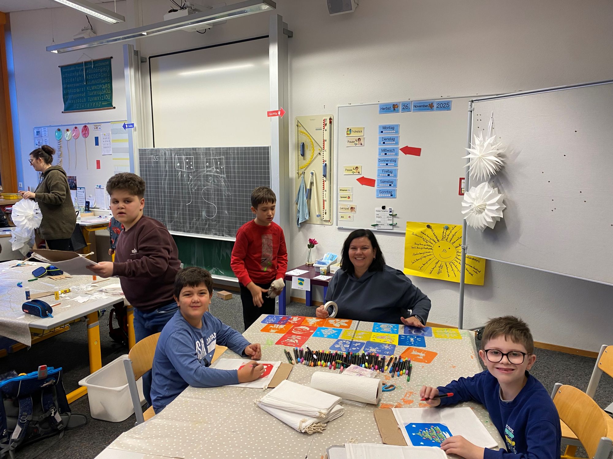 Weihnachtliches Backen und Basteln in der Klasse 1b
- Bild 02